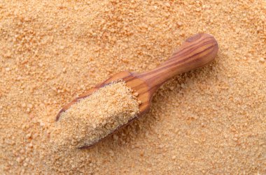 Organik Hindistan cevizi Şeker ve bir tahta kaşık, seçici odak arka plan