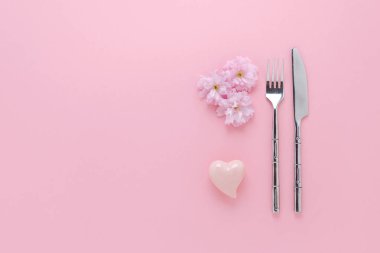 olay dekorasyon kiraz çiçekleri, Ocak, bıçak ve çatal pink ayarla