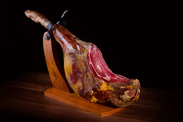 geleneksel İspanyol jamon serrano, İtalyan parma, hamon Iberico, prosciutto, bacak