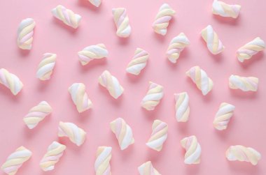 hatmi desen pembe bir arka plan, pastel renkler, düz lay