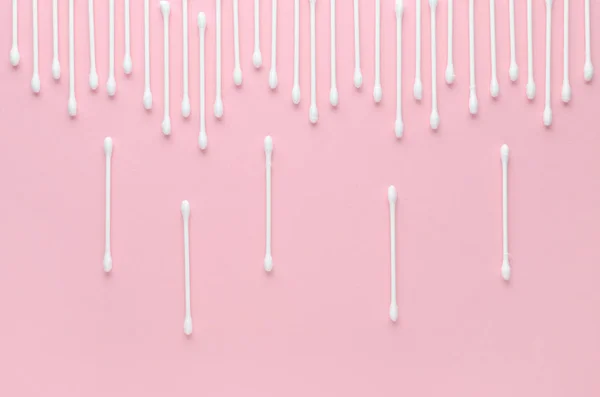 Cotton sticks texture on pink background, top view — Stock Photo, Image