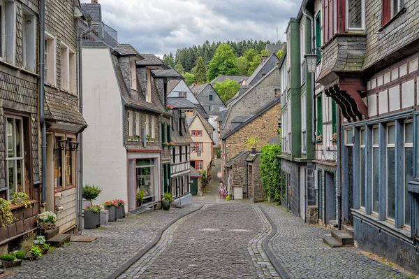 Prachtig uitzicht op de oude stad Monschau in Duitsland Stockafbeelding