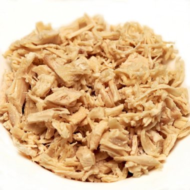 Beyaz arka plan kare madde tavuk eti dilimleri