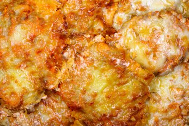 Sebzeli ve peynirli domuz bifteği. Doku