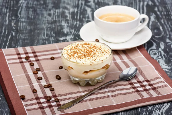 Dessert Tiramisu Een Glas Chocolade Koffie — Stockfoto