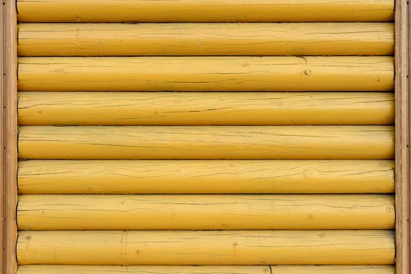 Binanın Duvarı Sarı Boyayla Boyanmış Ahşap Odunlardan Yapılmıştır Klasik Slav — Stok fotoğraf