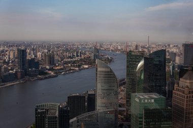 Şangay şehri ve Şangay 'daki doğu kulesi.