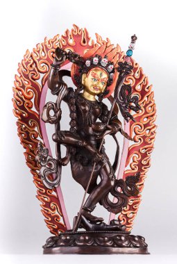 Altın yüz ve bir bıçak kesme ekleri ile yarı kızgın bir form Vajrayogini'nın şeklinde kırmızı Tara. 
