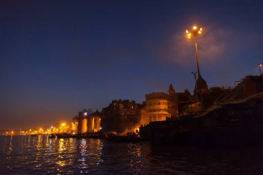 Kutsal cenaze yangınları hangi ölü Hindular, nehir Bankası Ganj üzerinde, Manikarnika Ghat, Varanasi, Hindistan 'da, Mısır 'da kremasyon yürütmek.