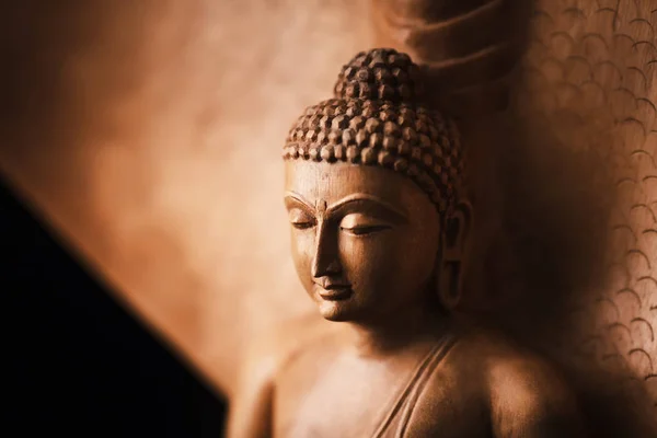 Buddha Meditation Poserar Beskydd Kungen Tjat Mukalinda Figur Isolerad Svart — Stockfoto