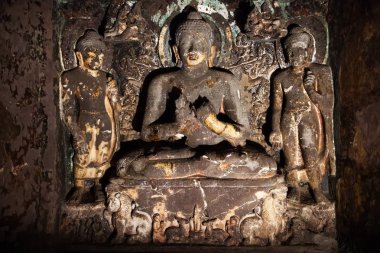 Buda bodhisattvas, birinde Ajanta mağaraları mağaraları çevrili bir vaaz poz