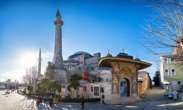 Blick Sonnigen Frühlingstagen Auf Einen Hinteren Teil Des Sofiatempels Istanbul — Stockfoto