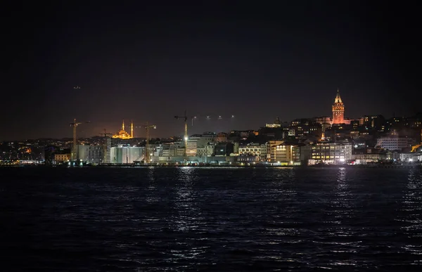 Galata kulesinin görünümü ve İstanbul'un Avrupa kesimi — Stok fotoğraf