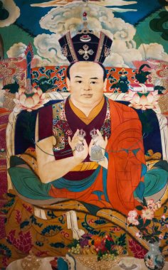 16. Karmapa'nın başında Siyah taç olan resmi.