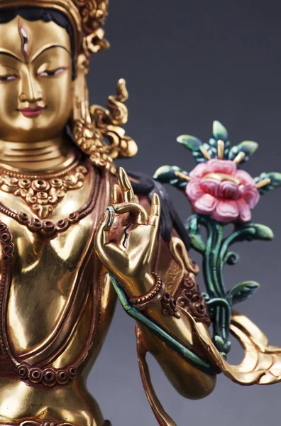 Tibet geleneğinde Idam Yeşil Tara Yaldızlı formu.