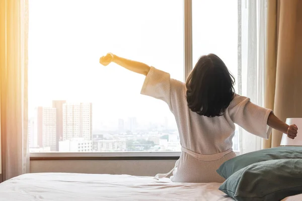 Eenvoudige Stad Levensstijl Gelukkige Vrouw Wakker Ochtend Nemen Wat Rust — Stockfoto