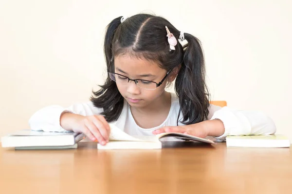 Educação Escolar Conceito Alfabetização Com Menina Asiática Aluno Aprendendo Duro — Fotografia de Stock