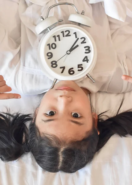 Menina Asiática Criança Cama Não Dormir Sofrendo Insônia Distúrbio Sono — Fotografia de Stock