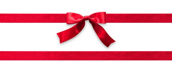 红丝带条纹或缎子织物蝴蝶结 白色背景隔离 剪裁路径用于横幅设计 贺卡和圣诞礼物装饰 — 图库照片