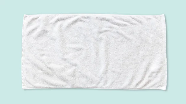 Witte Strand Handdoek Mock Geïsoleerd Met Clipping Pad Blauwe Achtergrond — Stockfoto