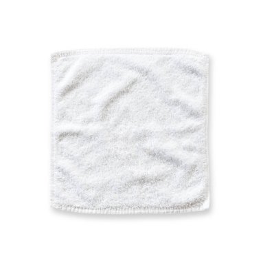 Beyaz pamuk havlu kare kare boyutunda bir silecek oluşturur. Beyaz arkaplanda kırpma yolu ile izole edilmiş, düz üst görünüm yatar. 