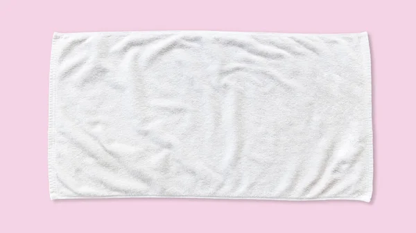 Білий Пляжний Рушник Маскується Вгору Ізольовано Відсічним Контуром Рожевому Фоні — стокове фото