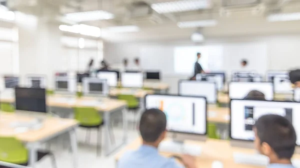 Laboratório Informática Borrar Fundo Com Pessoas Trabalho Estudantes Aprendendo Com — Fotografia de Stock