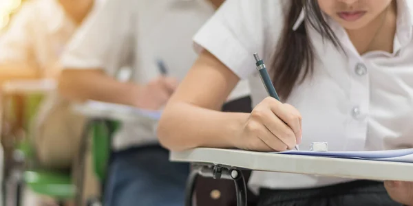 Exame Escolar Conceito Educação Com Aluno Fazendo Exame Teste Admissão — Fotografia de Stock