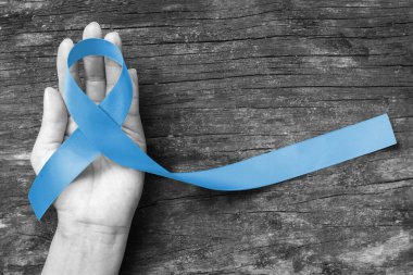 Mavi kurdele prostat kanseri bilinçlendirme kampanyası ve Kasım ayındaki erkek sağlığını sembolize ediyor 
