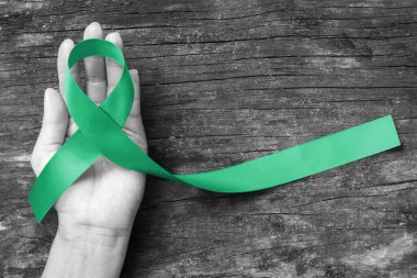 Kelly Green Ribbon 'ın sembolik farkındalığı safra kesesi, Bile Duct Cancer ve canlı organ bağışı ile yaşayan insanların bilincini artırıyor. 