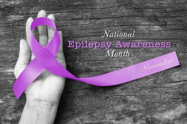 National Epilepsy Awareness Month November Levandulová Stuha Ruce Zrající Dřevěné — Stock fotografie