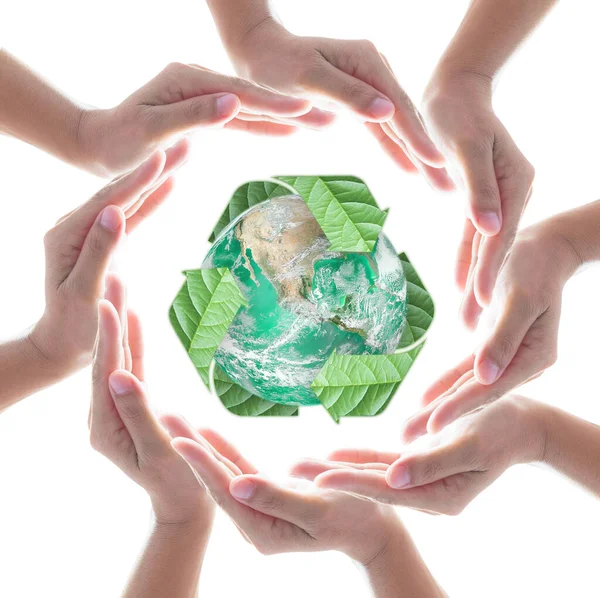 Χέρια Που Περιβάλλουν Τον Πράσινο Πλανήτη Προστατεύονται Από Την Ανακύκλωση — Φωτογραφία Αρχείου