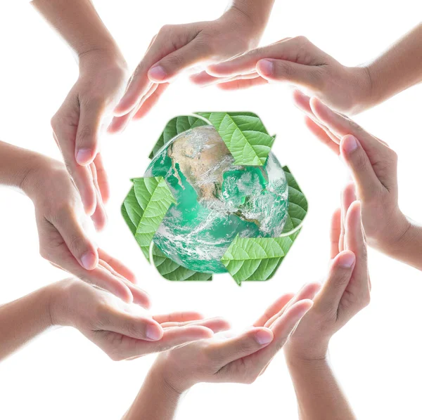 Mãos Humanas Colaborativas Protegendo Planeta Verde Com Folha Sinal Seta — Fotografia de Stock