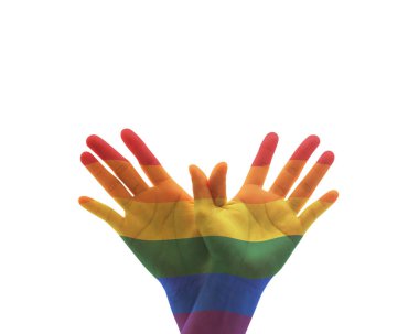 İnsanların elinde kelebek şeklinde gökkuşağı desenli sıfır ayrımcılık günü konsepti (kırpma yolu ile beyaz arkaplanda izole edilmiş))