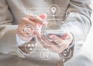 Dijital iletişim için mobil hizmet uygulaması ve akıllı telefon kavramı için internet protokol teknolojisi üzerinden VOIP sesi 