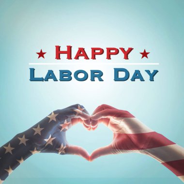 Amerikan bayrak desenli kalp şeklinde insanlar mavi gökyüzü arka planında izole edildi: Anma Günü Vatanseverlik Günü, ABD Bağımsızlık Günü, İşçi Bayramı sembolik sadakat konsepti