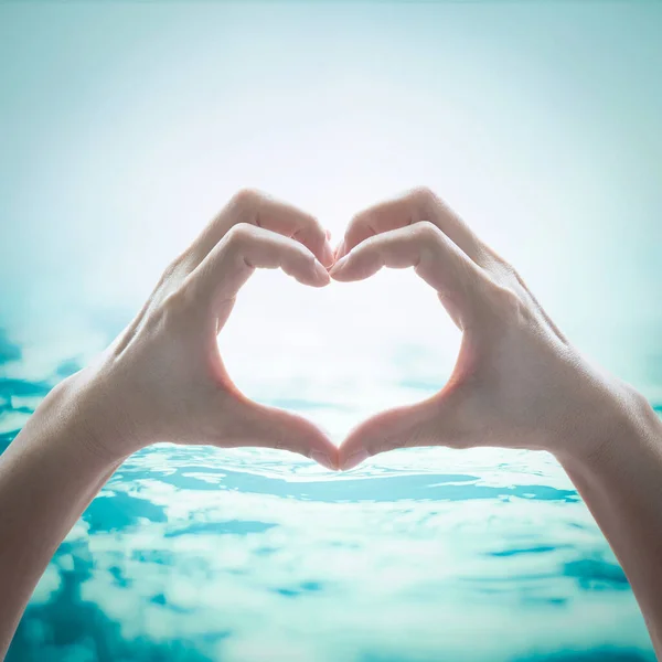 Hands Love Heart Shape Friendship Saving Water Ocean Concept — Stock Photo, Image