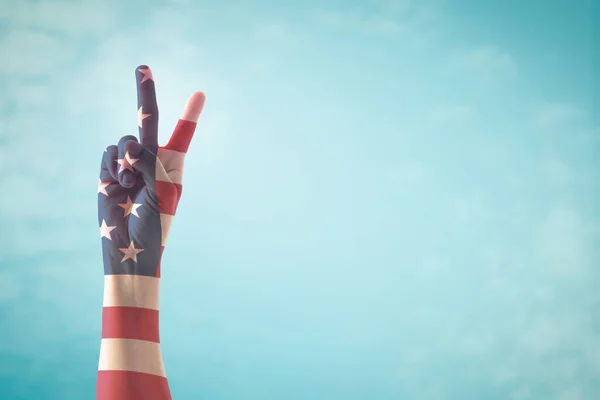 Symbol Zwycięstwa Amerykański Wzór Flagi Ręce Ludzi Usa Koncepcji Dzień — Zdjęcie stockowe