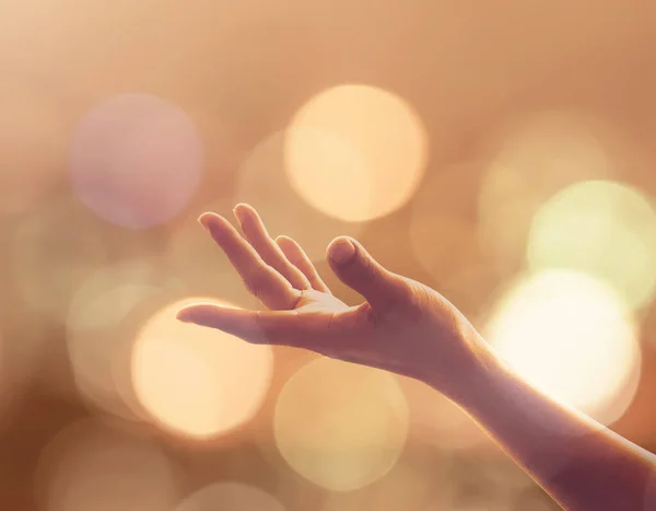 Mujeres Orando Mano Alcanzando Apoyo Espiritual Ayuda Para Semana Del —  Fotos de Stock