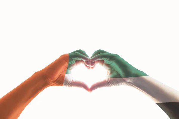 Zea Zjednoczone Emiraty Arabskie Narodowy Wzór Flagi Rękach Ludzi Kształcie — Zdjęcie stockowe