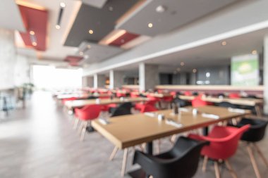 Kantin, kafeterya, otel restoranı, bulanık arka plan, bulanık yemek masası ve okul ya da üniversite yemek tesisi içi boş.  