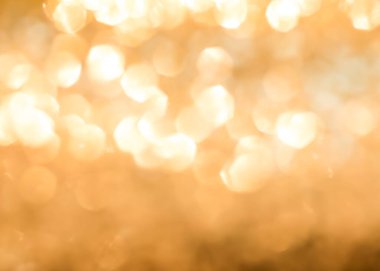 Altın parıltısı, parlak beyaz ışığın soyut arkaplan bulanıklığı. Noel dekorasyonu için ışıldayan bokeh aydınlatma.