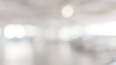 Otomotiv aracı ve araba sigortası konsepti için bulanık bir iç mekan ve parlak ışıklandırma aydınlatma aydınlatma bokeh ile park garajı bulanık arka plan