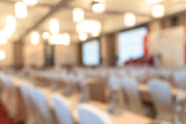 Seminer ya da belediye toplantısı, otel konferans odasında izleyicilerle ve girişimcilik iş konuşması veya topluluk konuşması için sunum ekranlı konuşma kürsüsüsüsüsüsüsüsüsüsüsüsüsüsüsüsüsüsüsüsüsüsüsü ile bulanık bir altyapıya sahip.