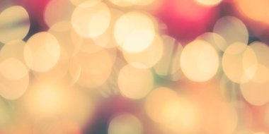 Noel arkaplanı bulanık, bulanık Xmas ağacı parti gece lambası süslemesi Noel tebrik kartı arkaplanı için sıcak kırmızı altın rengi ile süslenmiş.