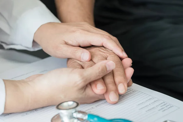 Geriatrischer Arzt Geriatrischer Arzt Beratung Und Diagnostische Untersuchung Älterer Erwachsener — Stockfoto