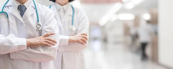 Ärzteteam Mit Klinischem Hintergrund Für Professionelle Teamarbeit Der Pflege Und — Stockfoto