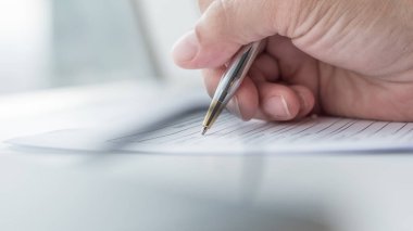 İş başvurusunda bulunan ya da sağlık sigortası talebinde bulunan şirket başvuru formu dolduran kişi