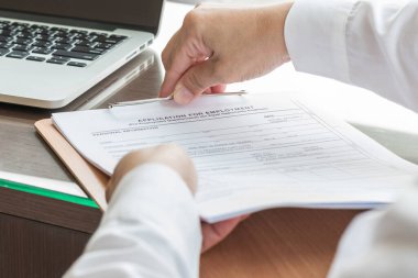 İş başvurusunda bulunan ya da sağlık sigortası talebinde bulunan şirket başvuru formu belgesine başvuru