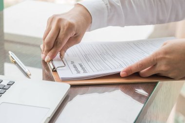 İş başvurusunda bulunan ya da sağlık sigortası talebinde bulunan şirket başvuru formu belgesine başvuru